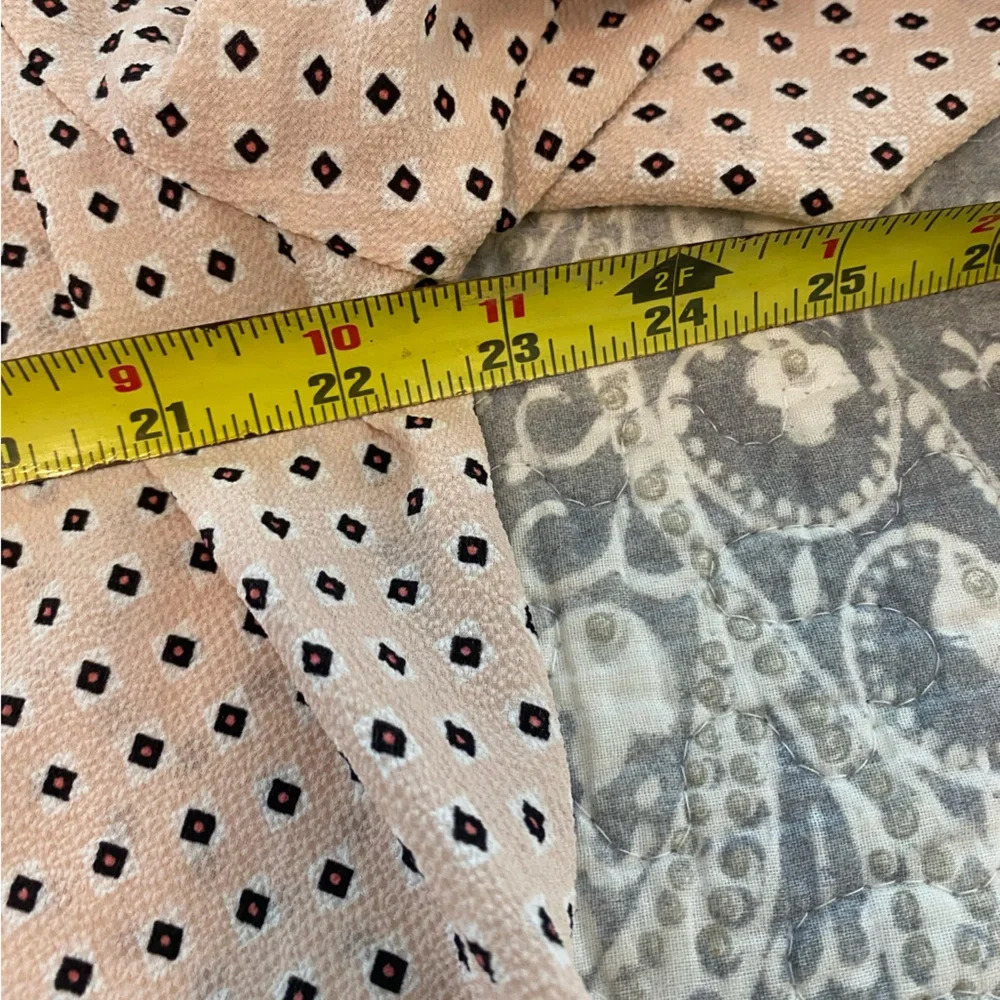 ADRIANNA PAPELL Faux Wrap Top Blouse size large pink cream color - Picture 5 of 6